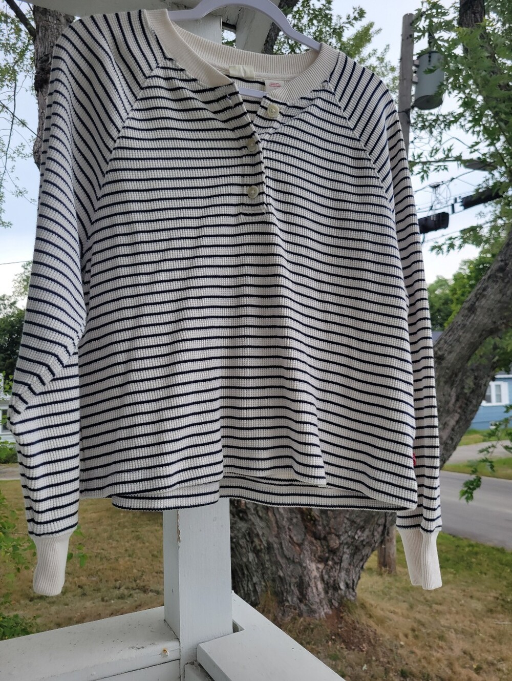 LEVIS, Women's OVERSIZED Waffle Crew Top, Size-Medium, Color-Navy&White
